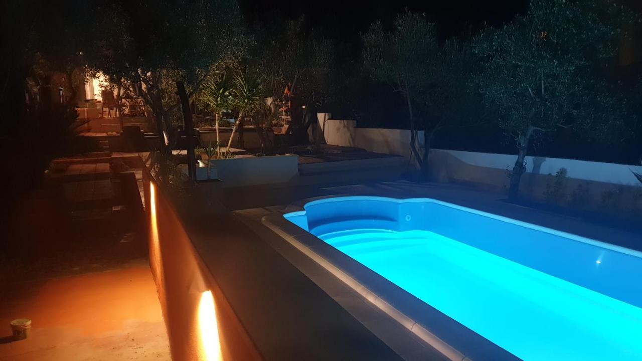 فيلا House Oliva With Private Pool And Large Garden ستاري غراد المظهر الخارجي الصورة