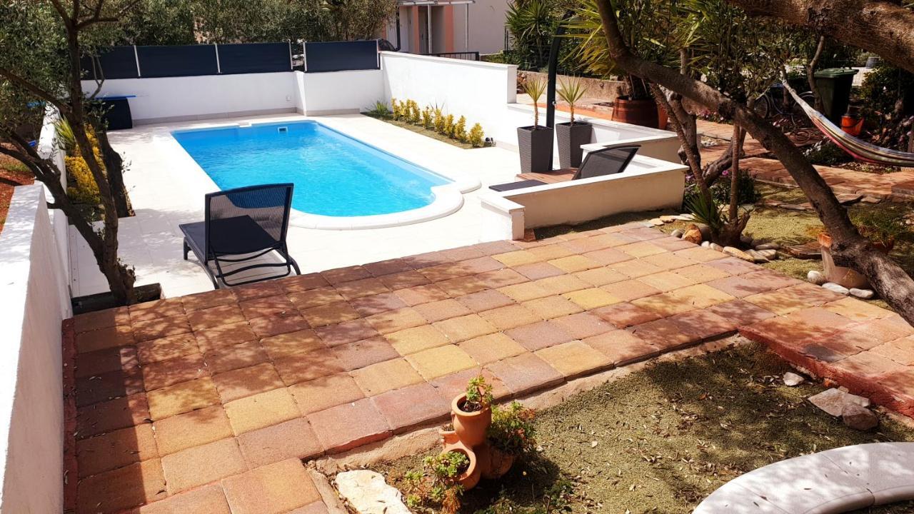 فيلا House Oliva With Private Pool And Large Garden ستاري غراد المظهر الخارجي الصورة