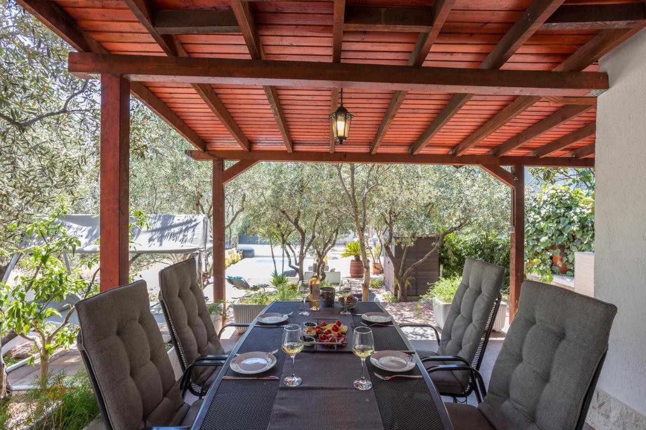فيلا House Oliva With Private Pool And Large Garden ستاري غراد المظهر الخارجي الصورة